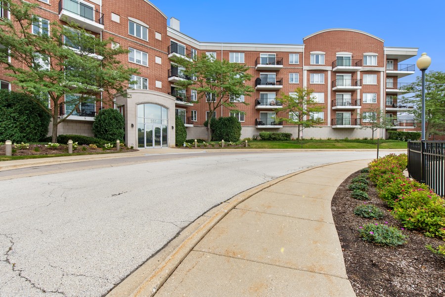 351 Town Place Circle, Buffalo Grove, IL, 60089 Virtual Tour
