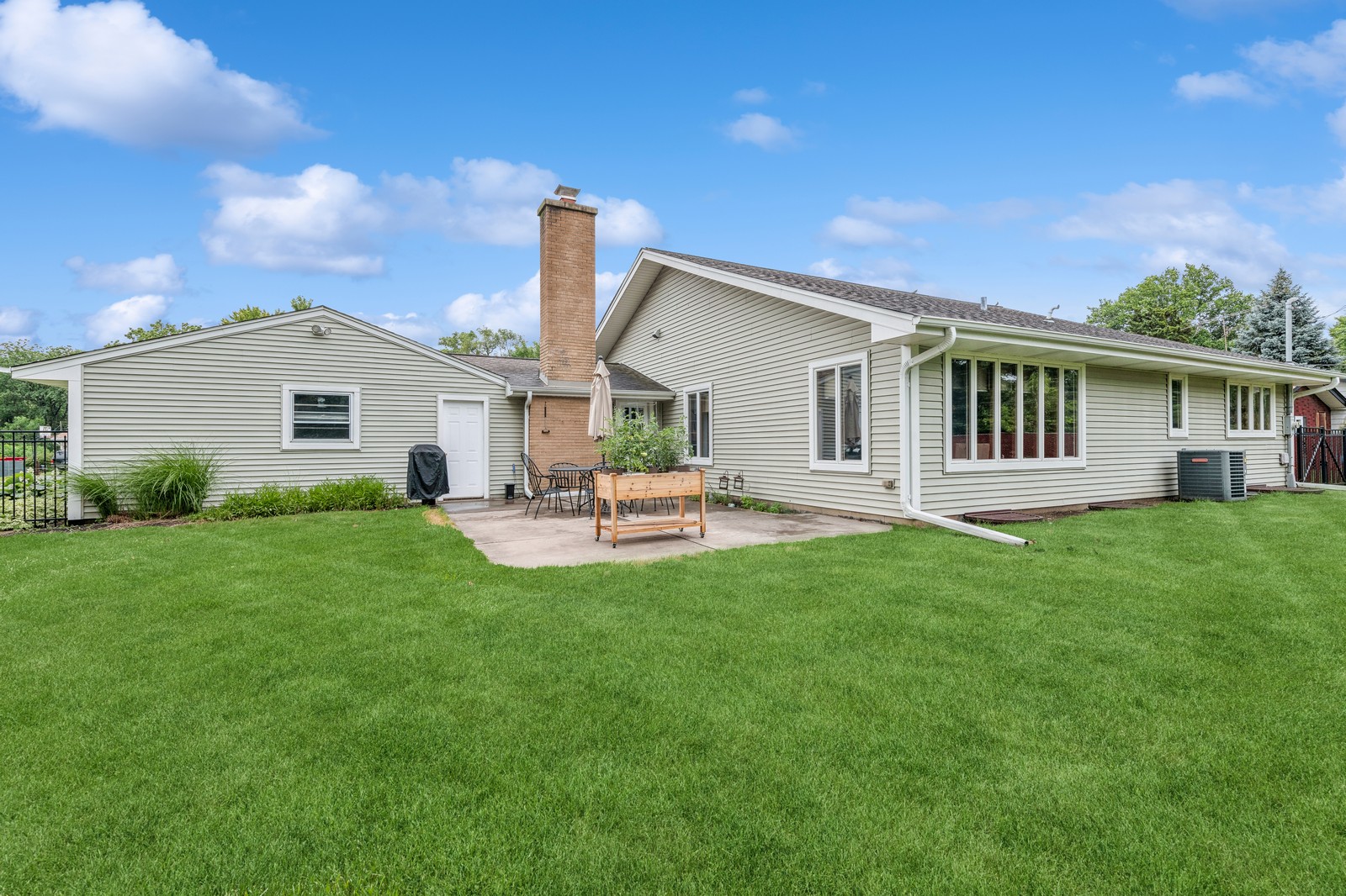 1702 N Yale Ave, Arlington Heights, IL, 60004 | Virtual Tour