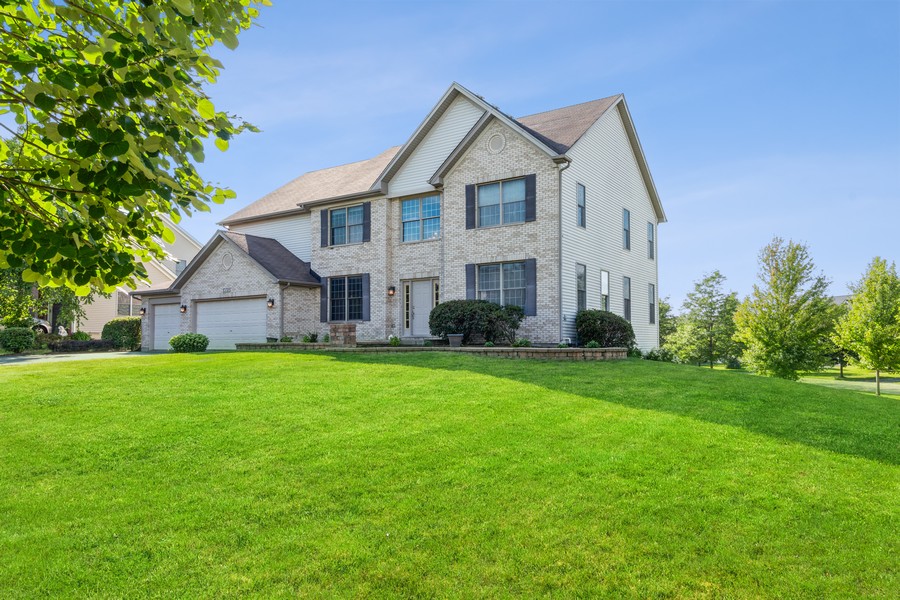 1332 Caribou Lane, Hoffman Estates, IL, 60192 Virtual Tour