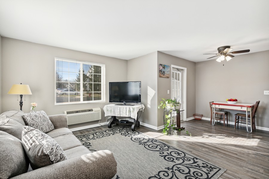 207 Silverstone Dr., 207, Carpentersville, IL, 60110 Virtual Tour