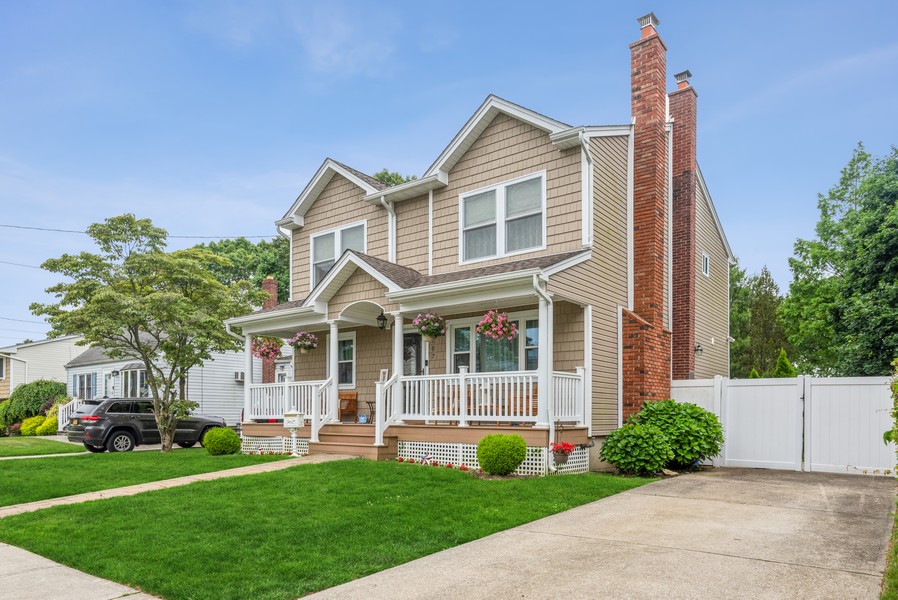 107 Phyllis Dr, Lindenhurst, NY, 11757 Virtual Tour