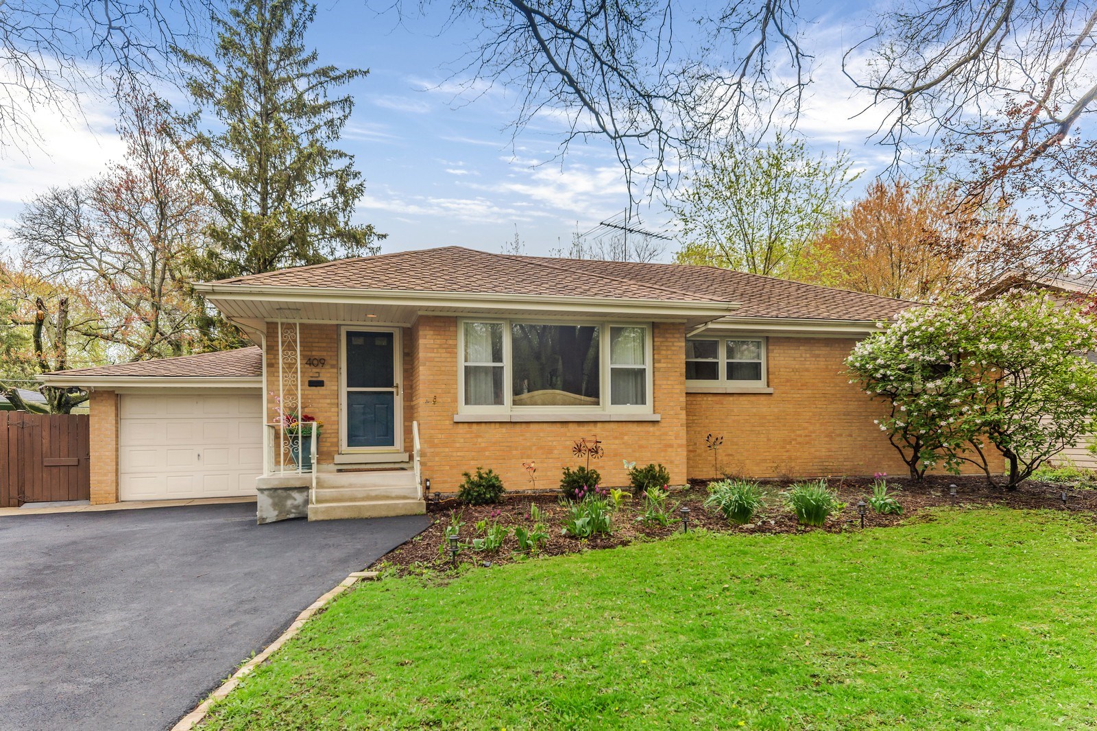 409 E. HILLSIDE Road, Naperville, IL, 60540 | Virtual Tour