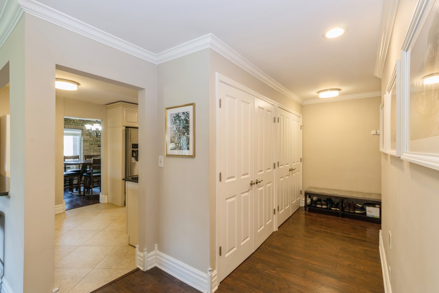 320 Claymoor, 1E, Hinsdale, IL, 60521 Virtual Tour