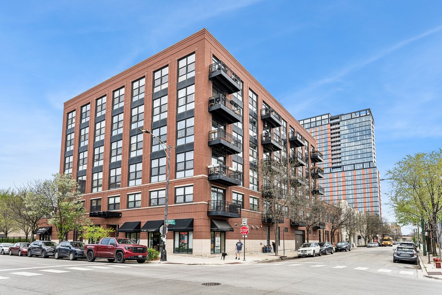 1260 W Washington Blvd, Unit 203, Chicago, IL, 60607 | Virtual Tour | Baird & Warner-Highland Park