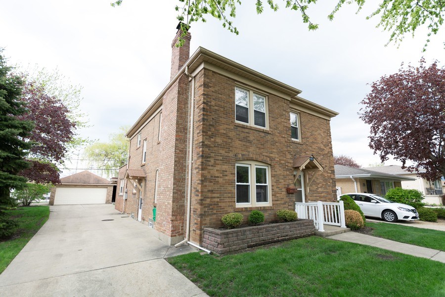 4618 Blanchan Ave Brookfield IL 60513 Virtual Tour Coldwell   Vht Viewer 300 