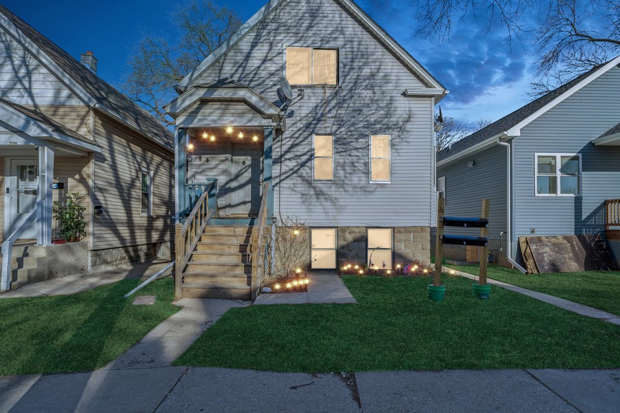 2560 S 12th St, Apt 4 entries, Milwaukee, WI, 53215 | Virtual Tour | Coldwell Banker Realty- WI - Milwaukee Downtown