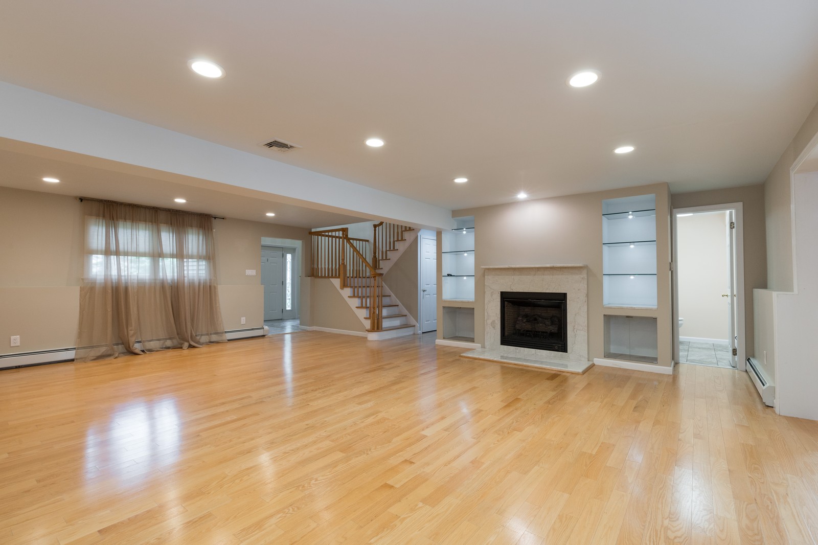 105 Lisa Court Wyckoff NJ 07481 Virtual Tour 105 Lisa Court Wyckoff NJ 07481 Virtual Tour