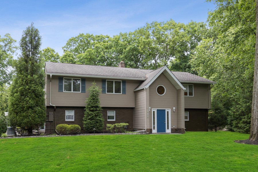 105 Lisa Court Wyckoff NJ 07481 Virtual Tour