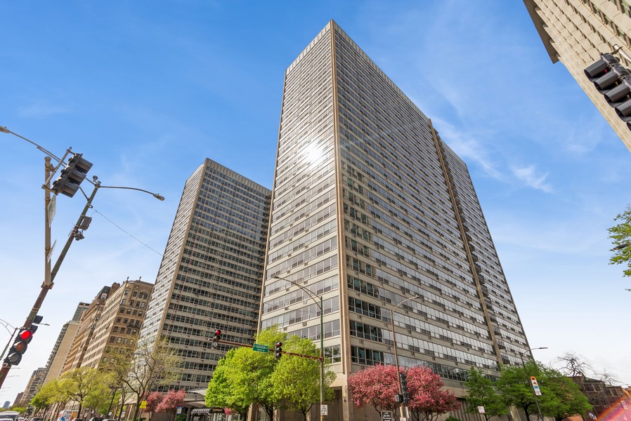3550 Lake Shore Drive, Chicago, IL, 60657 | Virtual Tour | Compass - Chicago - Corporate