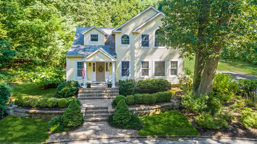 9 Christian Ave., Setauket, NY, 11733 Virtual Tour Coach Realtors