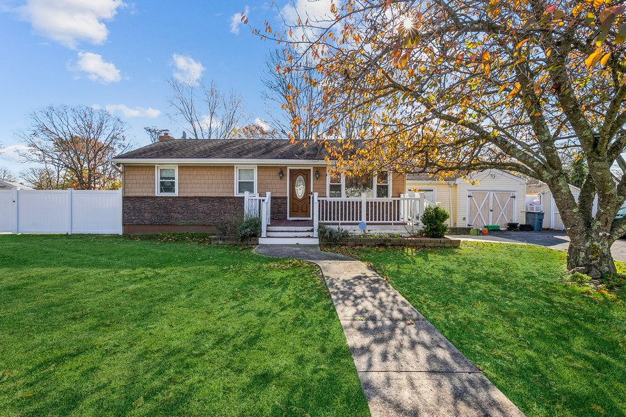 206 Woodmere St, Islip Terrace, NY, 11752 Virtual Tour Howard Hanna