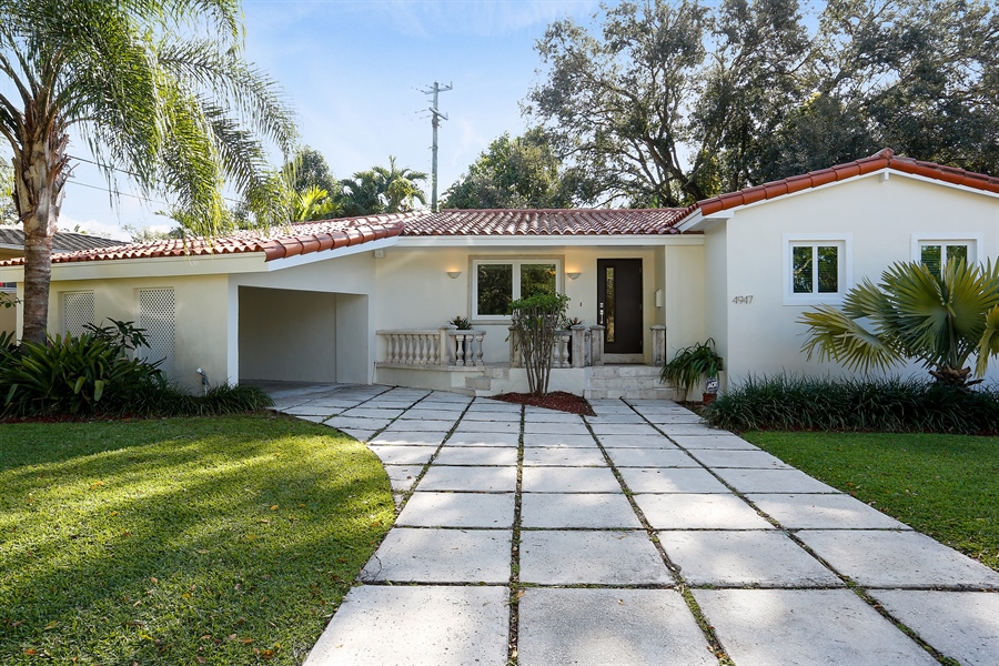 4947 Riviera Dr, Coral Gables, FL, 33146 Virtual Tour Douglas