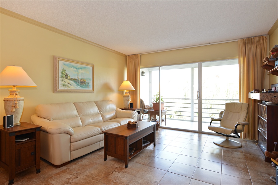 Real Estate Photography - 773 Jeffery Street, 4-303, Boca Raton, FL, 33487 - Living Room