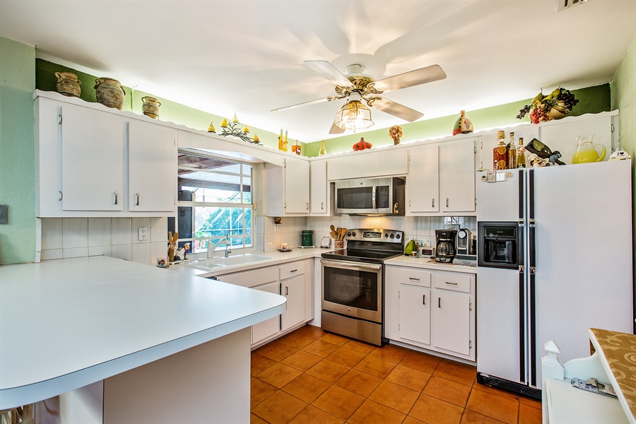 Real Estate Photography - 12535 SW 34th St, Miami, FL, 33175 - Kitchen