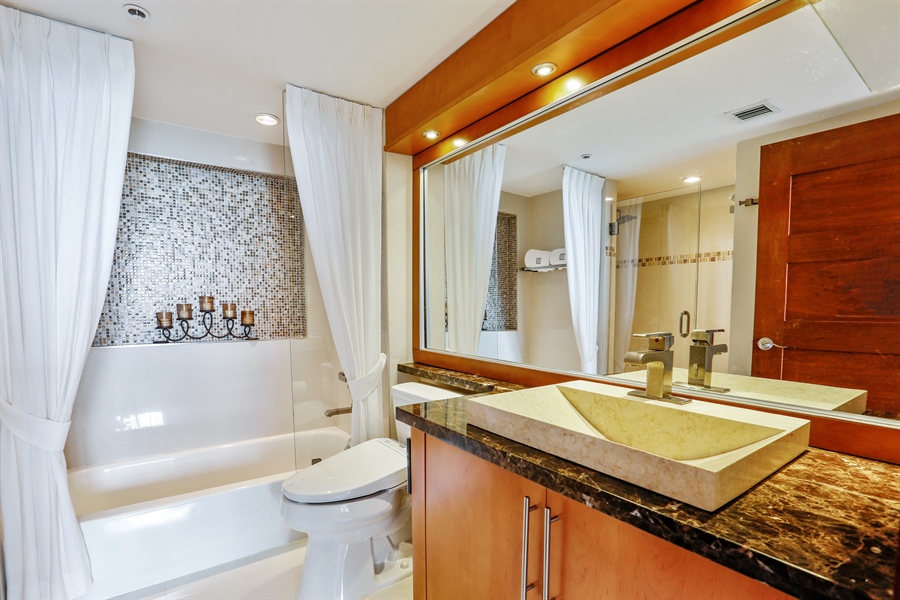 Real Estate Photography - 650 West Ave, 2903, Miami Beach, FL, 33139 - Primary Bathroom