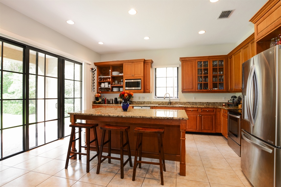 Real Estate Photography - 6986 Spyglass Ave, Parkland, FL, 33076 - Kitchen / Breakfast Room