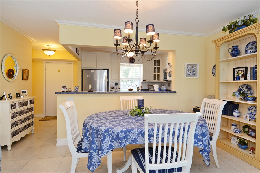 Real Estate Photography - 315 SE 11th Ter, 108, Dania Beach, FL, 33004 - Dining Room