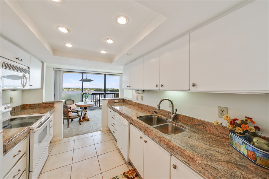 Real Estate Photography - 115 Lakeshore Drive, 1146, North Palm Beach, FL, 33408 - Kitchen / Breakfast Room
