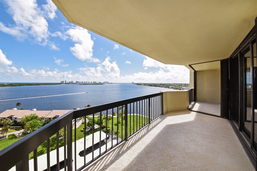 Real Estate Photography - 115 Lakeshore Drive, 1146, North Palm Beach, FL, 33408 - Ocean View