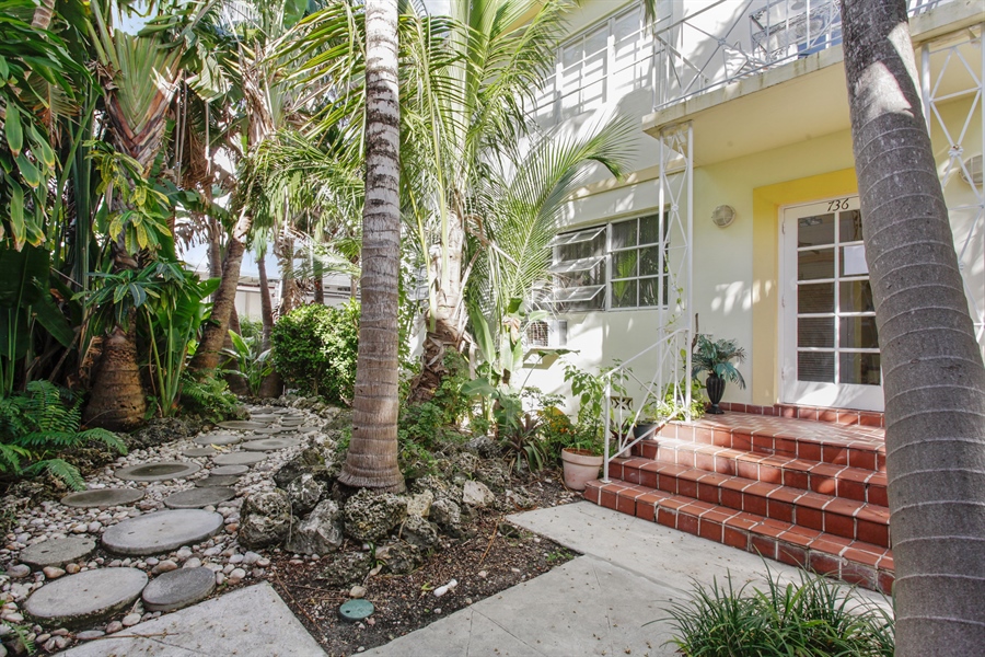 Real Estate Photography - 736 Lenox Ave, B7, Miami Beach, FL, 33139 - Front View
