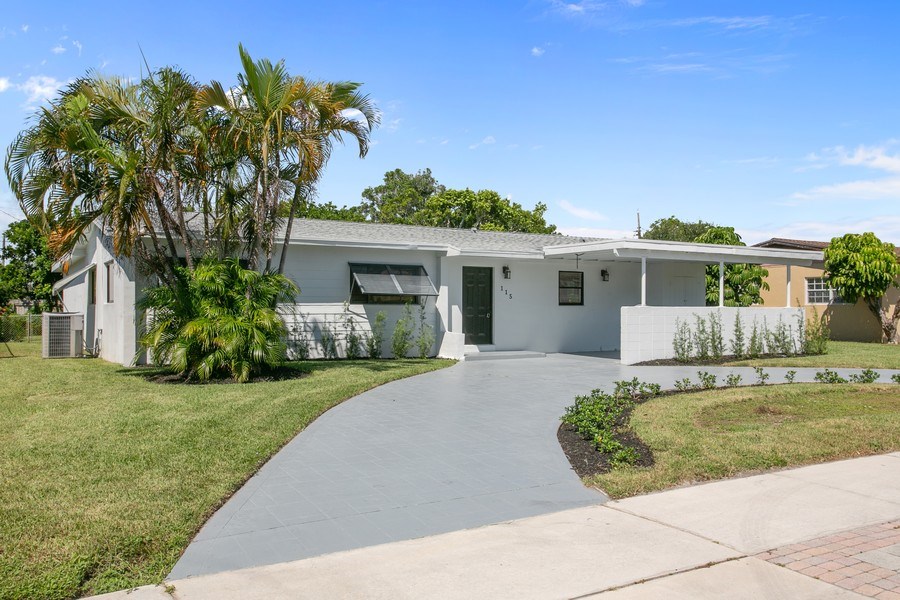 Real Estate Photography - 115 S. 11th Street, Lantana, FL, 33462 - Front View
