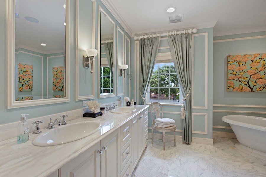 Real Estate Photography - 712 SE 25th Avenue, Fort Lauderdale, FL, 33301 - Primary Bathroom