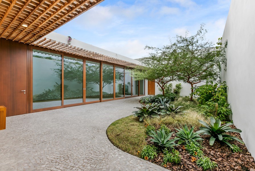 Real Estate Photography - 1664 Lenox Avenue, #PH1, Miami Beach, FL, 33139 - Courtyard