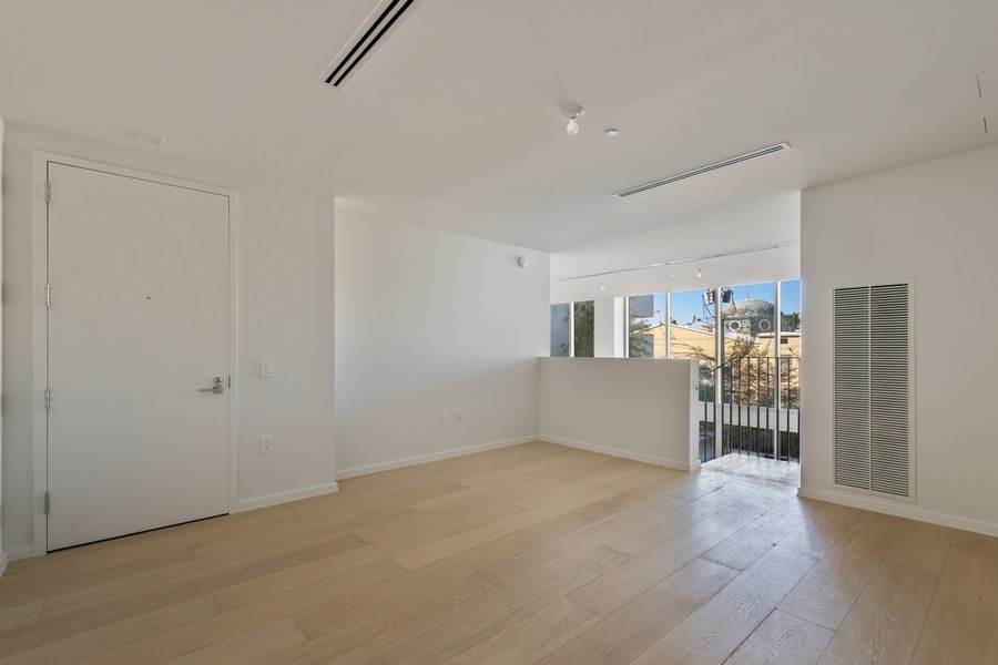 Real Estate Photography - 300 Collins Avenue, #2F, Miami Beach, FL, 33139 - Loft