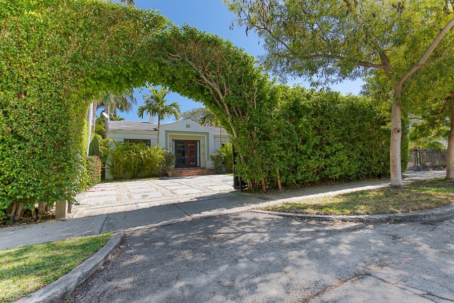 Real Estate Photography - 1735 Michigan Avenue, Miami Beach, FL, 33139 - Front View