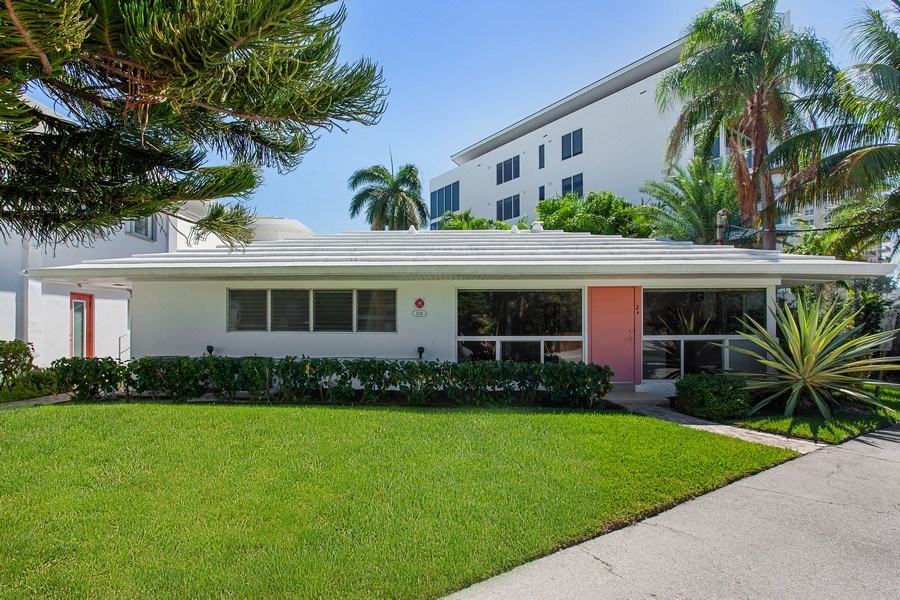 Real Estate Photography - 1124 Seminole Drive, #2A, Fort Lauderdale, FL, 33304 - Front View