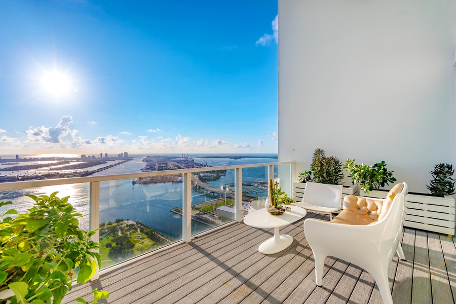 Real Estate Photography - 1040 Biscayne Blvd, Ph 4602, Miami, FL, 33132 - 