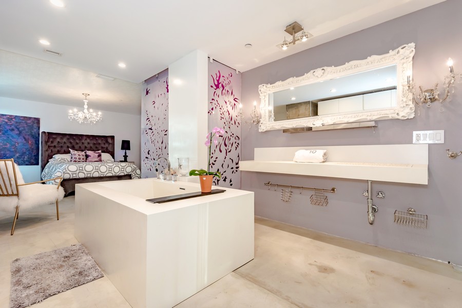 Real Estate Photography - 1040 Biscayne Blvd, Ph 4602, Miami, FL, 33132 - 