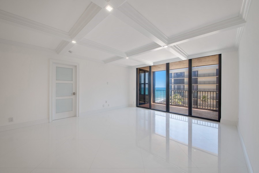 Real Estate Photography - 3610 S. Ocean Blvd., #402, Palm Beach, FL, 33480 - Living Room