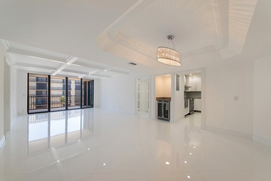 Real Estate Photography - 3610 S. Ocean Blvd., #402, Palm Beach, FL, 33480 - Entryway