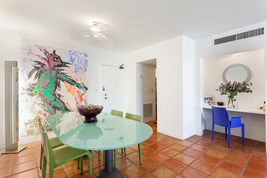 Real Estate Photography - 800 West Avenue, #608, Miami Beach, FL, 33139 - Dining Room