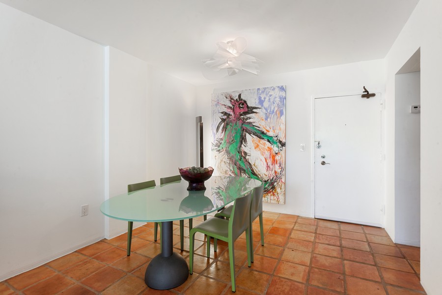 Real Estate Photography - 800 West Avenue, #608, Miami Beach, FL, 33139 - Dining Room