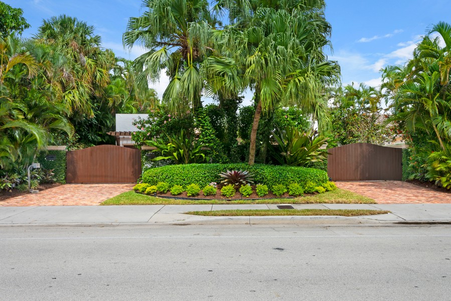 Real Estate Photography - 2423 E. Las Olas Blvd., Fort Lauderdale, FL, 33301 - Front View