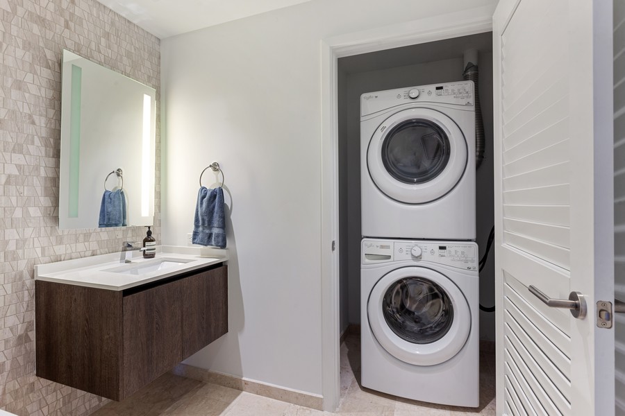 Real Estate Photography - 88 SW 7th Street, #3409, Miami, FL, 33130 - Laundry Room