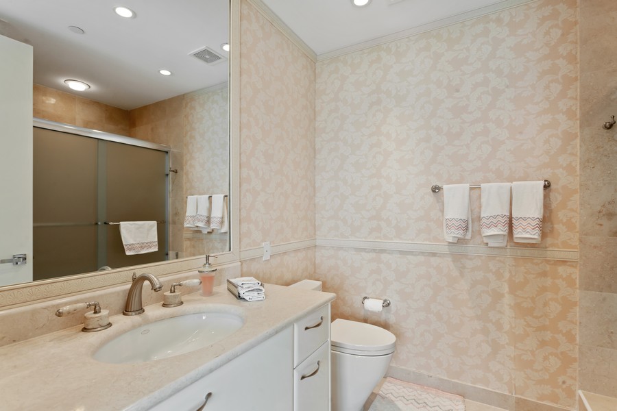 Real Estate Photography - 20155 NE 38th Court, #2101, Aventura, FL, 33180 - Bathroom