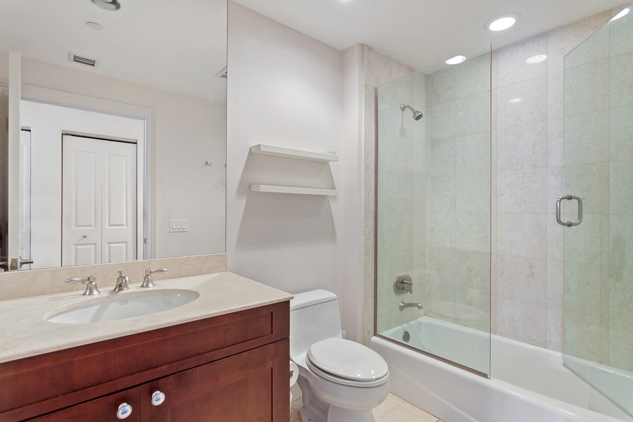 Real Estate Photography - 6000 Island Blvd., #1501, Aventura, FL, 33160 - Bathroom