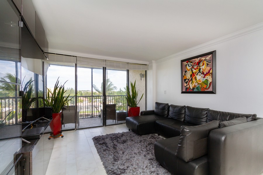 Real Estate Photography - 14 Royal Palm Way #501, Boca Raton, FL, 33432 - Living Room