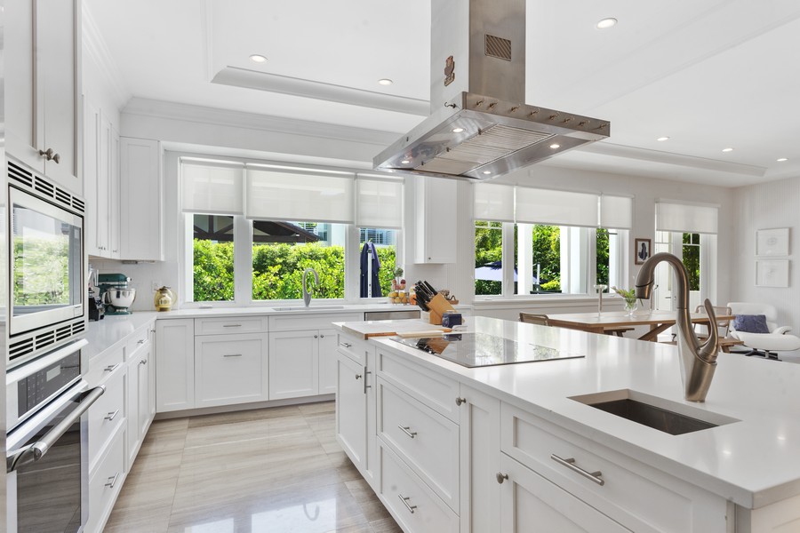 Real Estate Photography - 325 Ridgewood Rd, Key Biscayne, FL, 33149 - Kitchen