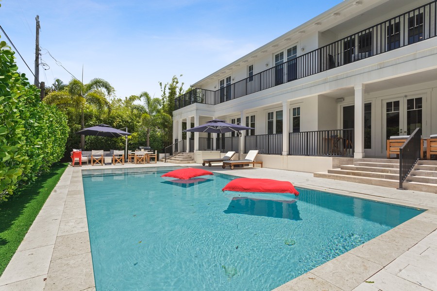 Real Estate Photography - 325 Ridgewood Rd, Key Biscayne, FL, 33149 - Pool