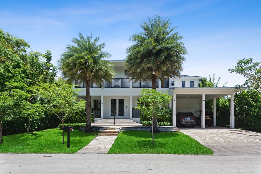 Real Estate Photography - 325 Ridgewood Rd, Key Biscayne, FL, 33149 - Front View