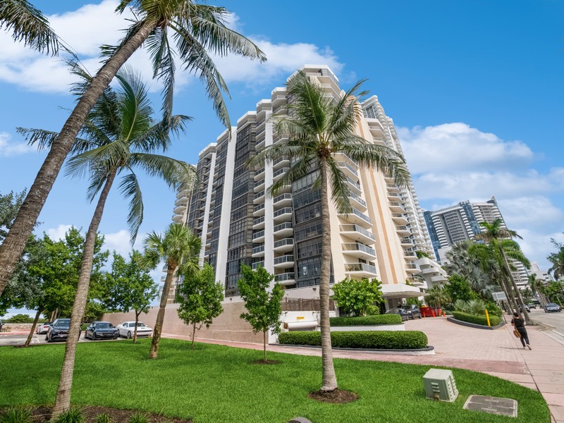 Real Estate Photography - 6423 Collins Ave Apt 307, Miami Beach, FL, 33141 - 