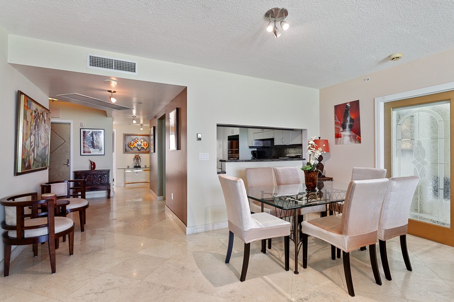 Real Estate Photography - 1455 Ocean Drive #1106, Miami Beach, FL, 33139 - Dining Room