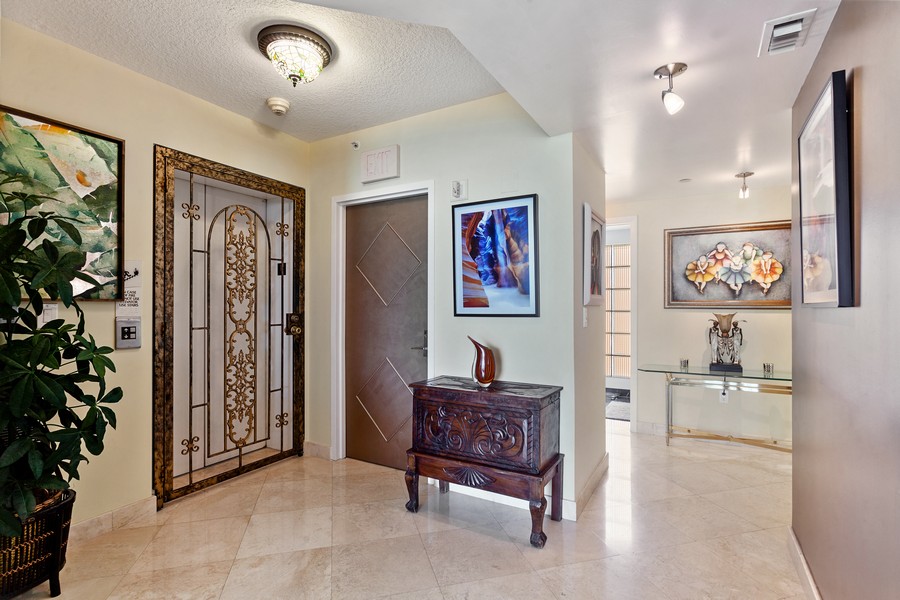 Real Estate Photography - 1455 Ocean Drive #1106, Miami Beach, FL, 33139 - Foyer