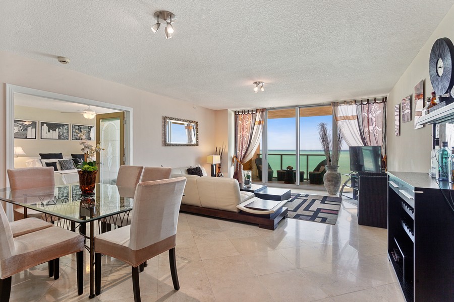 Real Estate Photography - 1455 Ocean Drive #1106, Miami Beach, FL, 33139 - Dining Room