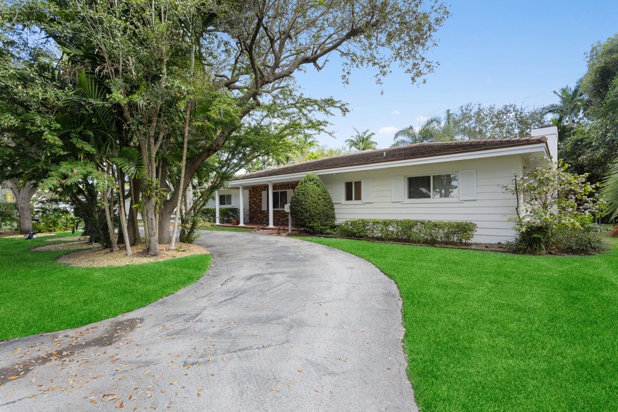 Real Estate Photography - 13205 SW 71 Avenue, Pinecrest, FL, 33156 - Front View