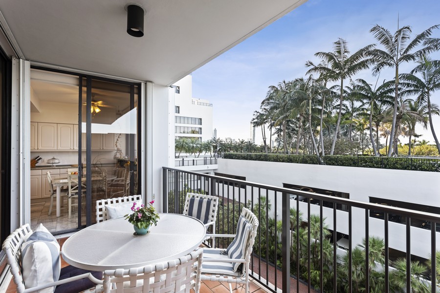 Real Estate Photography - 1000 Venetian Way apt 401, Miami Beach, FL, 33139 - 